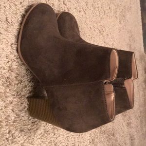 Old navy suede boots